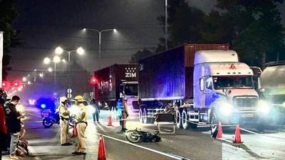 Va chạm xe container trên đường Mỹ Phước – Tân Vạn, một người tử vong