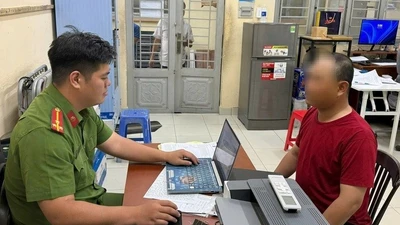 Triệu tập bảo vệ liên quan clip hăm dọa tài xế công nghệ