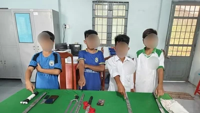 Vĩnh Long: Học sinh lớp 6 tụ tập mang hung khí bị ngăn chặn ở An Phú Tân