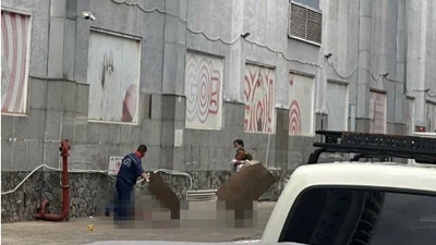 Phát hiện người đàn ông rơi từ chung cư xuống đất tại TPHCM