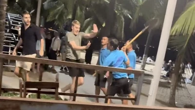 Clip du khách nước ngoài bị đe dọa tại công viên bãi biển Nha Trang