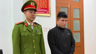 Khởi tố, tạm giam đối tượng dùng đũa tấn công tài xế taxi tại Đắk Lắk