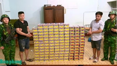 Tây Ninh: Bắt giữ 2 đối tượng tàng trữ và vận chuyển 422kg pháo trái phép