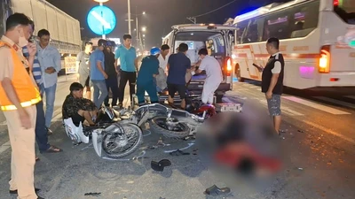 Va chạm giữa hai xe máy trên đường dẫn cao tốc TPHCM – Trung Lương