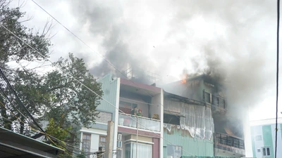 Hỏa hoạn bùng phát từ tầng 3 nhà 4 tầng ở Đà Nẵng