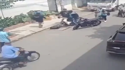 TP HCM: Hai học sinh bị đánh sau khi chạy xe nẹt pô