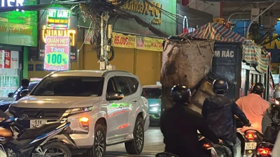 Va chạm liên hoàn trên đường Huỳnh Tấn Phát, một phụ nữ tử vong