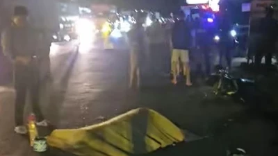 Vướng dây cáp đứt, nữ tài xế xe máy ngã tử vong trên Quốc lộ 14