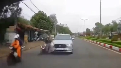 Làm rõ vụ ô tô va chạm xe máy rồi tăng ga rời hiện trường