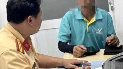 TP HCM: Phạt tài xế taxi công nghệ 19 triệu đồng vì chạy ngược chiều