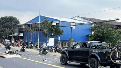 Va chạm xe máy với ô tô bán tải trên Quốc lộ 20, một người tử vong