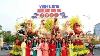 Đường hoa Xuân Bính Ngọ 2026 tại Vĩnh Long: nơi gốm đỏ và hoa hội tụ