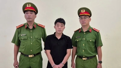 Bắt tạm giam chủ tài khoản TikTok “Dù Bầu Trời”