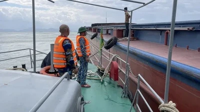 Tàu 1.500 tấn trôi ngoài cửa vịnh, được ứng cứu kịp thời tại Đà Nẵng