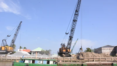 Đồng Tháp phát hiện 5 phương tiện thủy chở cát không rõ nguồn gốc