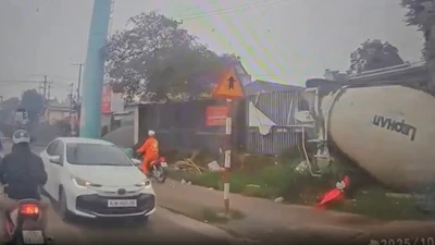 Clip ô tô chạy ngược chiều gây chú ý trên tuyến Mỹ Phước – Tân Vạn