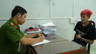 Nghi phạm đột nhập khống chế người phụ nữ, cướp xe máy đã trình diện công an