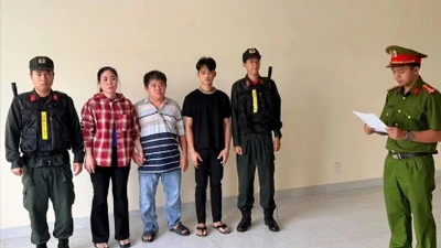 Khởi tố nhóm sản xuất mì sợi sử dụng hóa chất cấm tại TP HCM