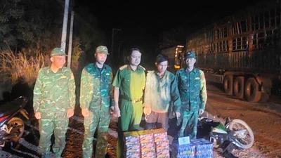 Bắt quả tang đối tượng vận chuyển gần 60kg pháo nổ tại Đồng Nai
