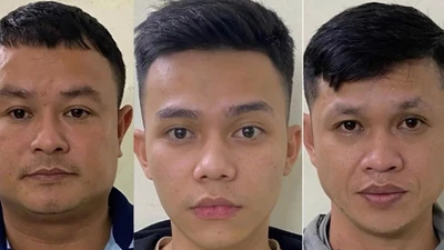 Truy xét nhóm thanh niên rượt đuổi khách nước ngoài, thu hung khí