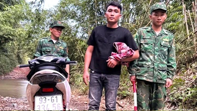 Hai thanh niên bị bắt khi vận chuyển xe mô tô sang nước ngoài tiêu thụ