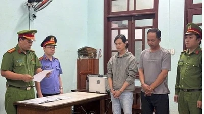 Khởi tố, bắt tạm giam 2 đối tượng đánh tài xế xe công nghệ