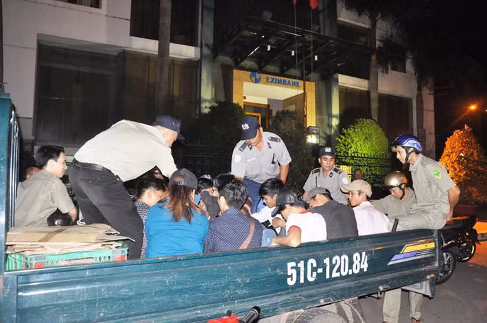 ... các lực lượng chức năng của phường Tam Bình, quận Thủ Đức đã tạm giữ hàng chục người liên quan đến ma túy để xử lý theo quy định.