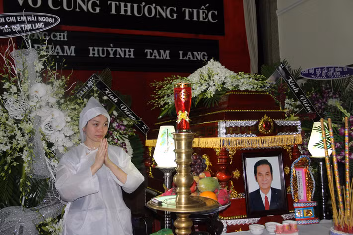  Phạm Huỳnh Tam Lang là một trong những danh thủ tài năng nhất của bóng đá Việt Nam được bóng đá châu lục và khu vực biết đến. Ông trưởng thành từ bóng đá học đường, thi đấu ở vị trí trung vệ cho đội bóng Trường Petrus Ký (nay là Trường THPT chuyên Lê Hồng Phong).