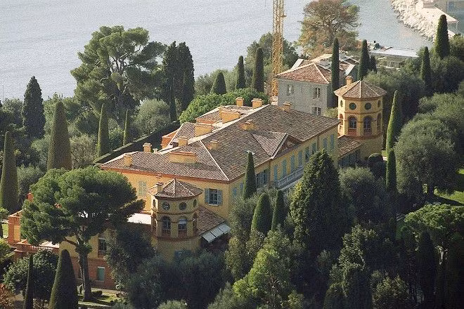 (Ảnh: Thegentlemansjournal) Tọa lạc tại tỉnh Alpes-Maritimes (Pháp), căn biệt thự 750 triệu USD là nhà của nữ tỷ phú người Brazil - Lily Safra. Trước đây, bất động sản này thuộc về Quốc vương Leopold II nước Bỉ, rộng hơn 8 ha và nằm trên một vị trí có cảnh quan thuộc hàng đẹp nhất châu Âu. 3. Biệt thự Fair Field
