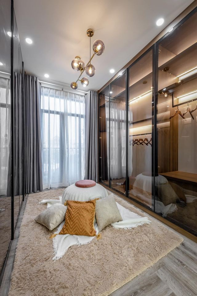 ##s###Phòng thay đồ được bố trí hợp lí, nhỏ gọn, rất tiện lợi và tạo cảm giác ấm cúng.