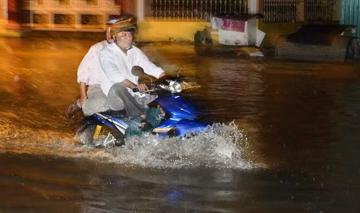 chìm trong biển nước....
