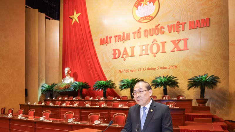 Phó Chủ tịch UBTƯ MTTQ Việt Nam Hoàng Công Thủy trình bày Tờ trình sửa đổi, bổ sung Điều lệ MTTQ Việt Nam.