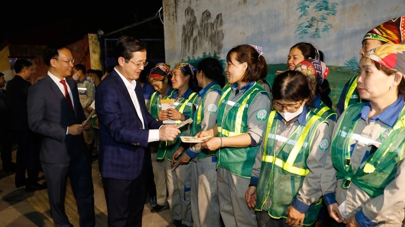 Chủ tịch Bắc Ninh thăm, động viên một số đơn vị làm nhiệm vụ trực Tết