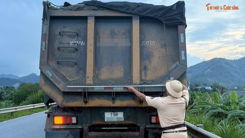 Tăng cường kiểm tra xe quá khổ, quá tải tại Phú Thọ