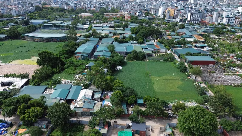 Cận cảnh khu nhà xưởng xây dựng trái phép bị cắt điện ở Hà Nội