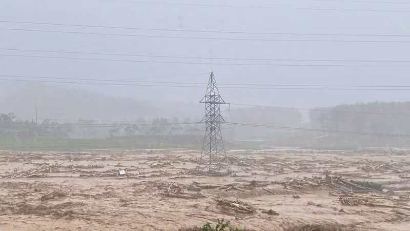 Lũ quét gây sạt lở, giao thông chia cắt ở Lai Châu 