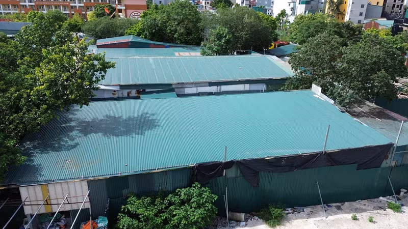 Chủ tịch Hà Nội chỉ đạo xử lý kho xưởng trái phép ở Thanh Liệt