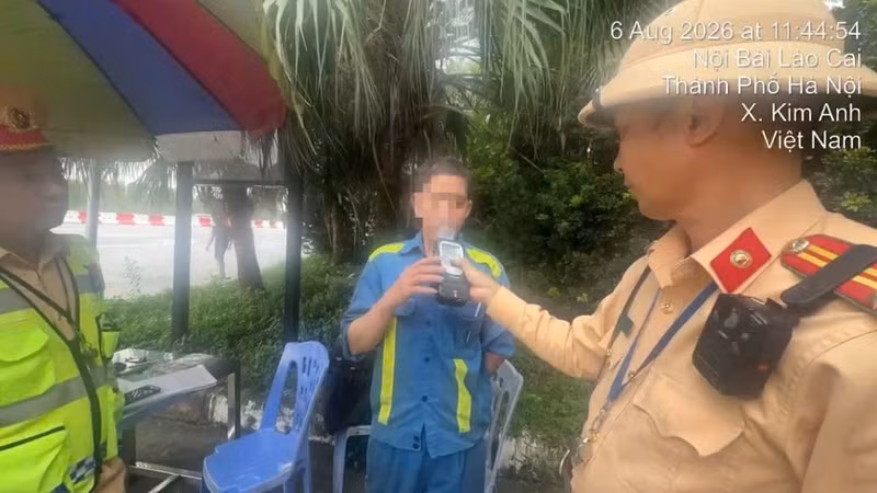 'Thần cồn' vi phạm vượt 2 lần mức kịch khung, đi xe máy vào cao tốc
