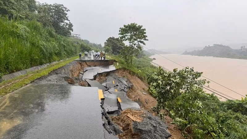 Lào Cai: Mưa lớn gây sạt lở, 2 người mất tích