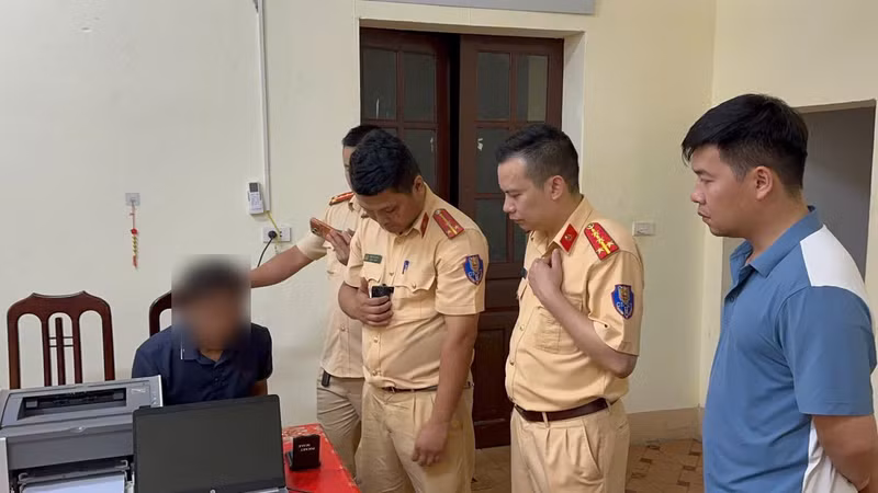 CSGT Phú Thọ phát hiện đối tượng tàng trữ ma túy trên Quốc lộ 70B