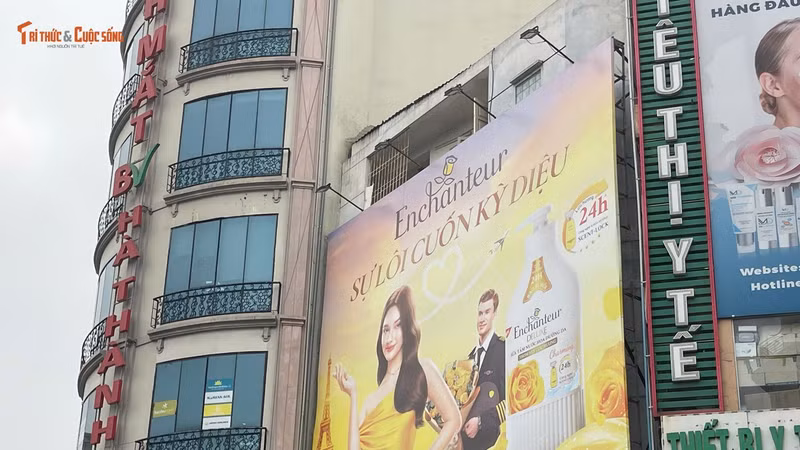 Ma trận bảng, biển quảng cáo ‘khủng’ mất mỹ quan ở Đống Đa