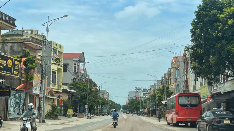 Bắc Ninh: Ngán ngẩm con đường nhếch nhác, bụi bẩn 