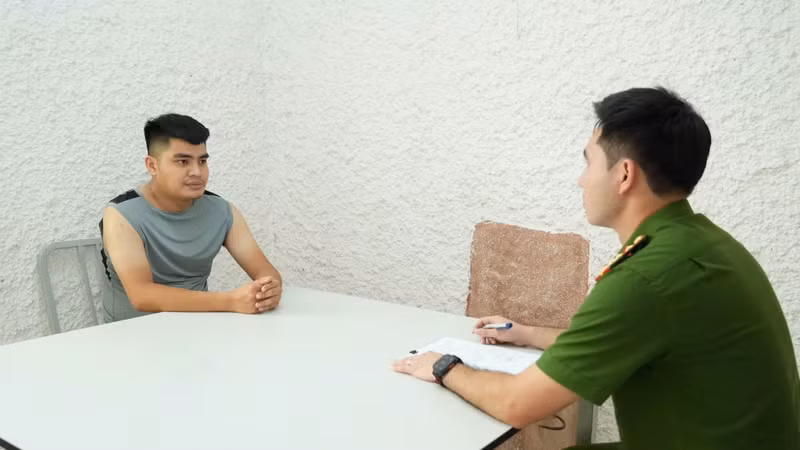 Nghĩa tại cơ quan Công an.