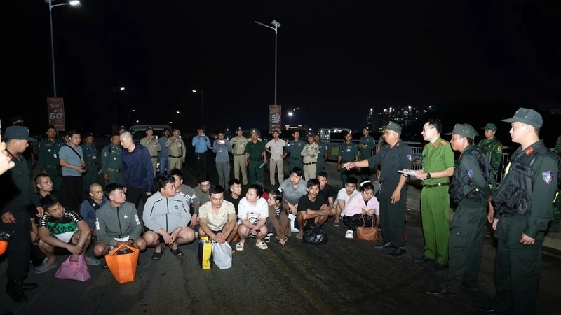 Lạng Sơn bắt giữ 20 đối tượng trong đường dây lừa đảo xuyên quốc gia