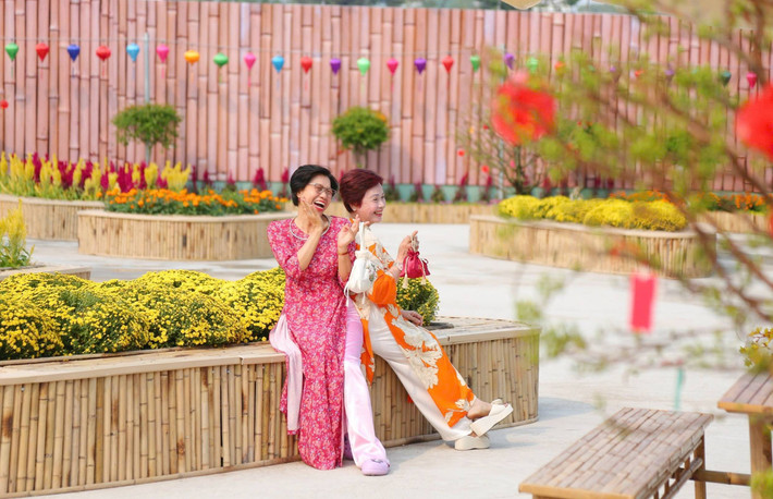 Khu đất số 8 Võ Văn Tần, phường Xuân Hòa, cũng được cải tạo thành công viên mở cửa hơn hai tuần trước.