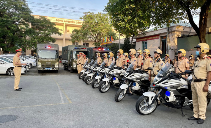 Thực hiện chỉ đạo của Bộ trưởng Bộ Công an, Cục Cảnh sát giao thông (C08, Bộ Công an) đã ban hành kế hoạch tổng thể siết chặt trật tự và bảo đảm an toàn giao thông. Một trong những nội dung đáng chú ý là từ 10h sáng mùng 1 Tết Nguyên đán Bính Ngọ, CSGT toàn quốc sẽ đồng loạt kiểm tra nồng độ cồn.