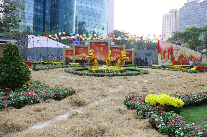 Khu đất số 8-12 Lê Duẩn (phường Sài Gòn) với 4 mặt tiền, gần Nhà thờ Đức Bà cũng được cải tạo sau một thời gian bỏ hoang do vướng pháp lý.