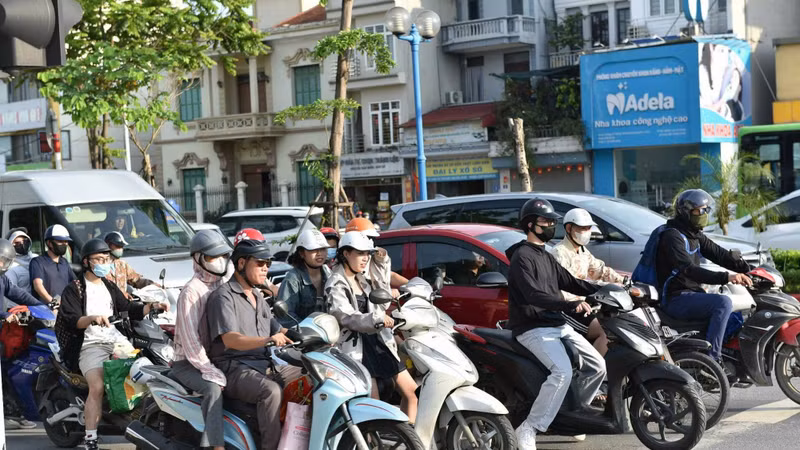 Lý do Hà Nội hỗ trợ 5 triệu đồng/cá nhân chuyển đổi xe máy xăng sang xe điện?