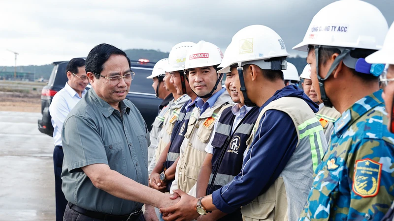 Thủ tướng kiểm tra các dự án phục vụ APEC tại Đặc khu Phú Quốc