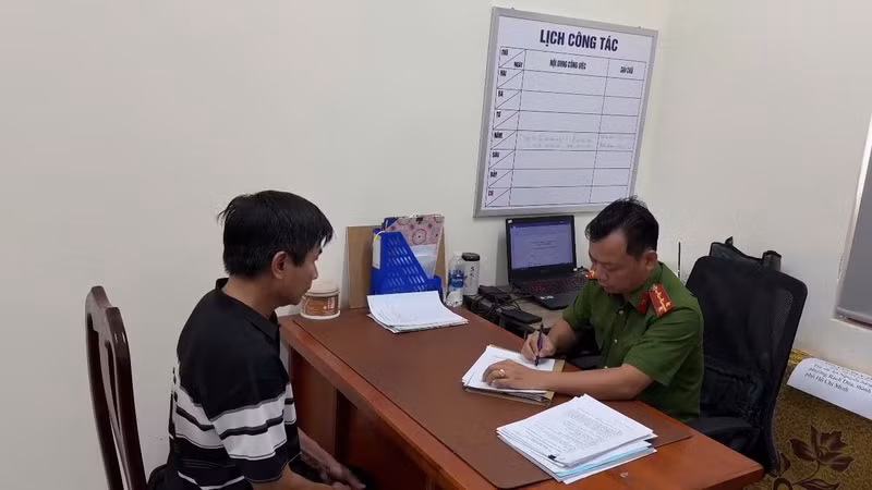 Hình phạt nào cho người đàn ông đánh shipper vì bị từ chối cắt lông chó? 